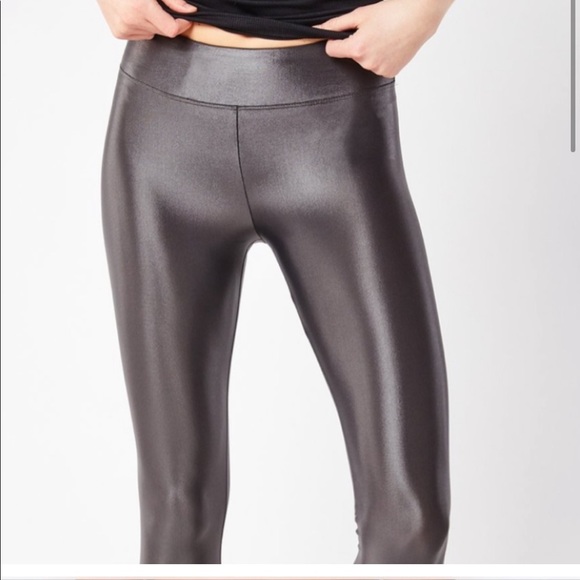 KORAL Sports Bra & Capri Leggings Set Gunmetal Lustrous Liquid Sheen Small - Picture 4 of 14